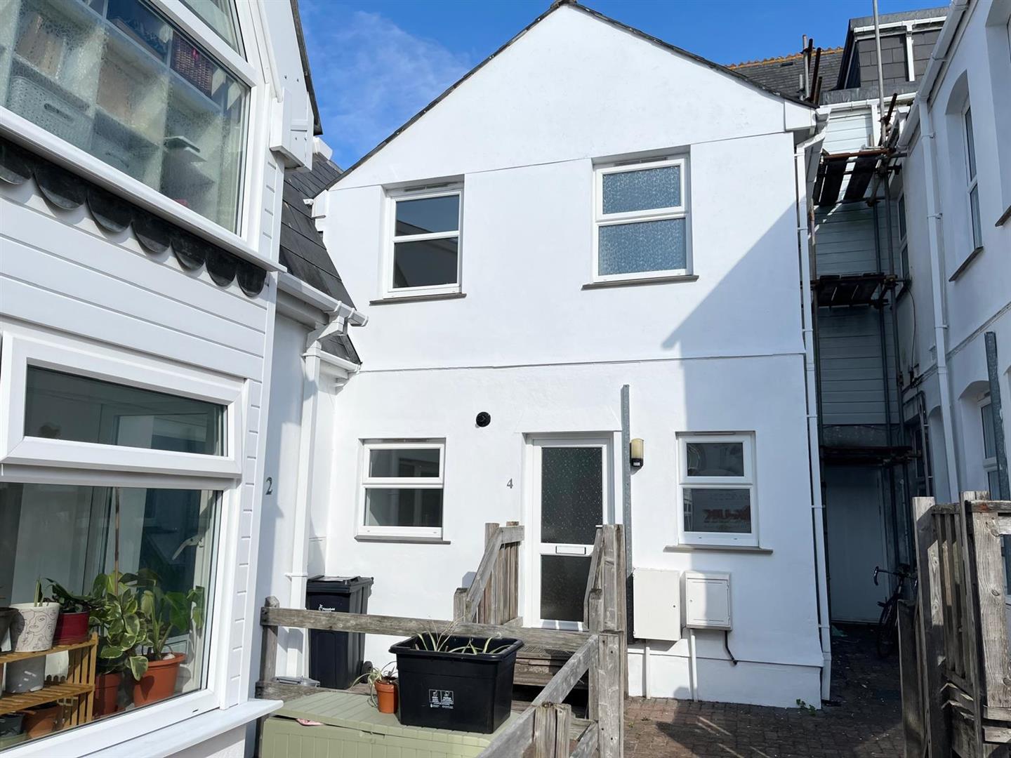 Lanhenvor Avenue photo - 1